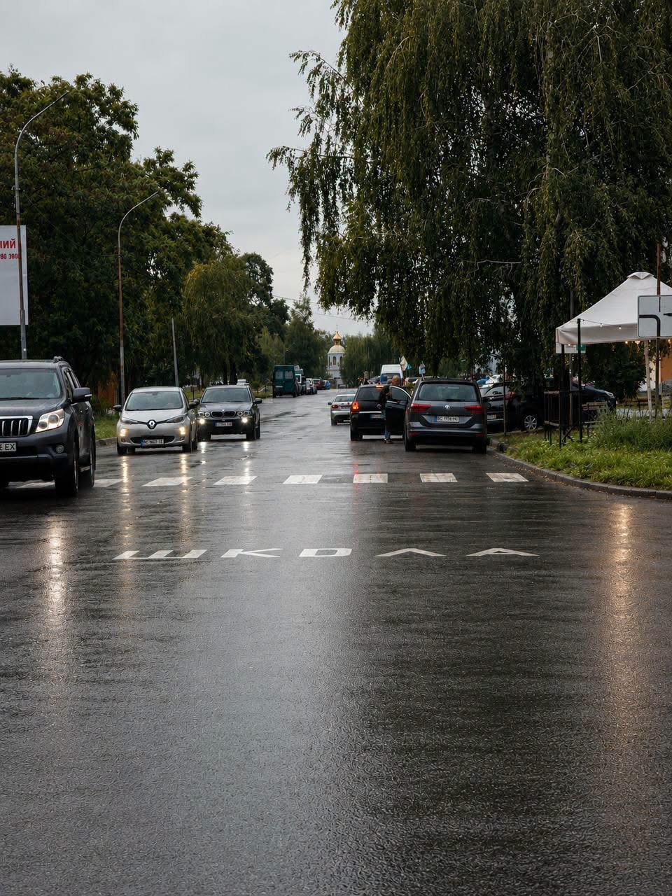 Соснівка без розмітки біля шкіл: на фарбу кажуть немає грошей