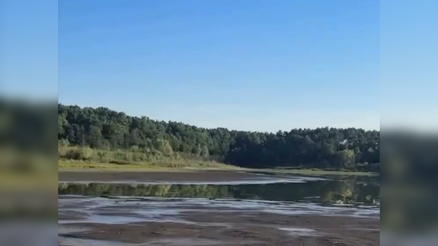 Озеро Лісне біля Володимира майже висохло: дно оголилось на десятки метрів
