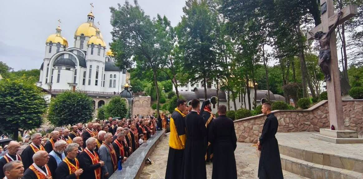 Бродівчани пройшли Хресну дорогу у Зарваниці й вшанували полеглих Героїв