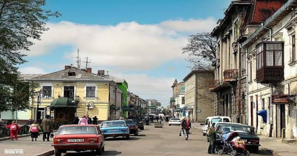 Вулиця Золота у Бродах 2006 року: що змінилося за 20 років