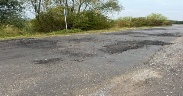 Дорогу Дернів—Цеперів підлатали: мешканці сумніваються, чи надовго